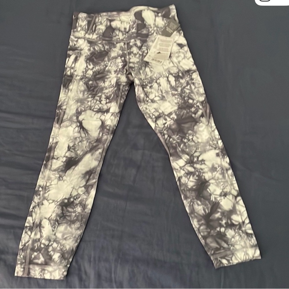 Athleta Gray & White Tie-Dye 7/8 Salutation Leggings